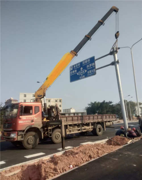 巧家县设备吊装租赁吊车要用多大吊车
