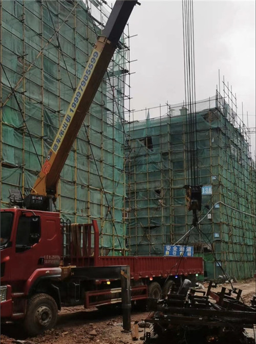 巧家县“慢工细活”—— 吊车的 “微动控制” 技术