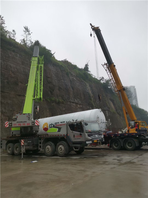 巧家县“不怕风雨冻”—— 吊车的 “恶劣环境适应” 技术